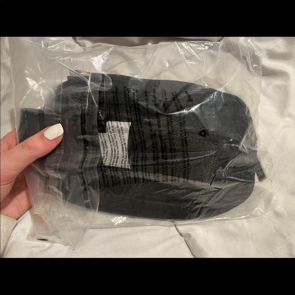 wear everywhere belt bag - NEW from lululemon - Picture 3 of 4